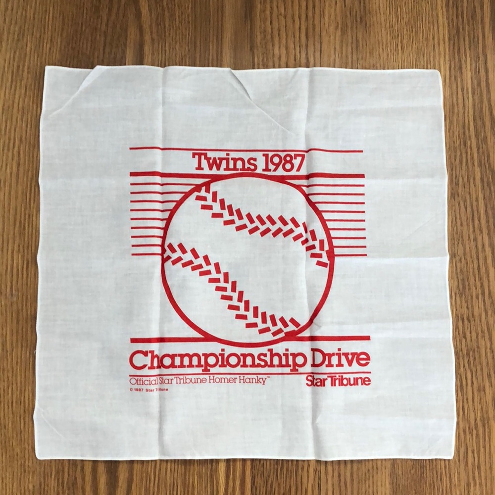 Vintage 1987 Official Minnesota Twins Homer Hanky